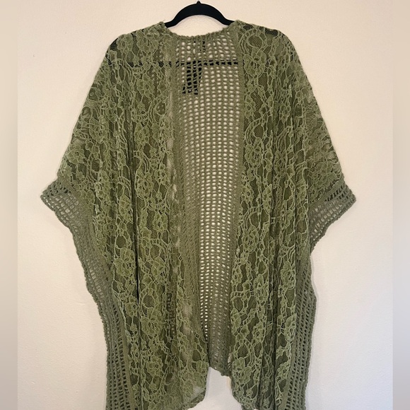 3x/4x Mixed Lace and Pointelle Poncho - Torrid - Picture 4 of 5